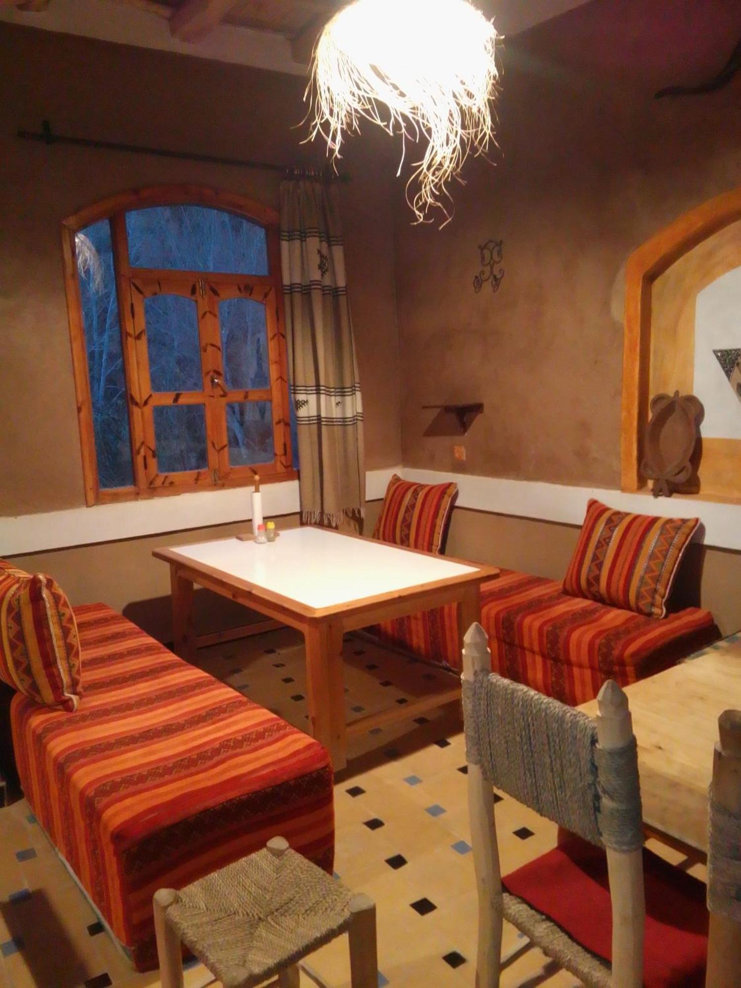 Riad Pizzeria Marhaba Akhendachou n'Ait Ouffi Cameră foto
